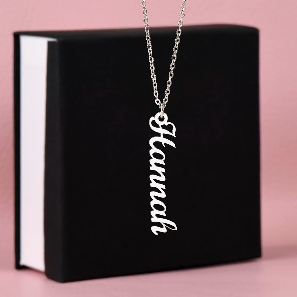 Collier avec nom personnalisable à la verticale